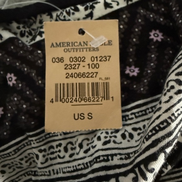 American Eagle Outfitters black halter top size small NWT - Picture 2 of 3